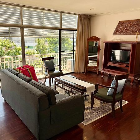 Samsen Suites Spacious 2Br Contemporary Thai Style Bangkok Exterior photo