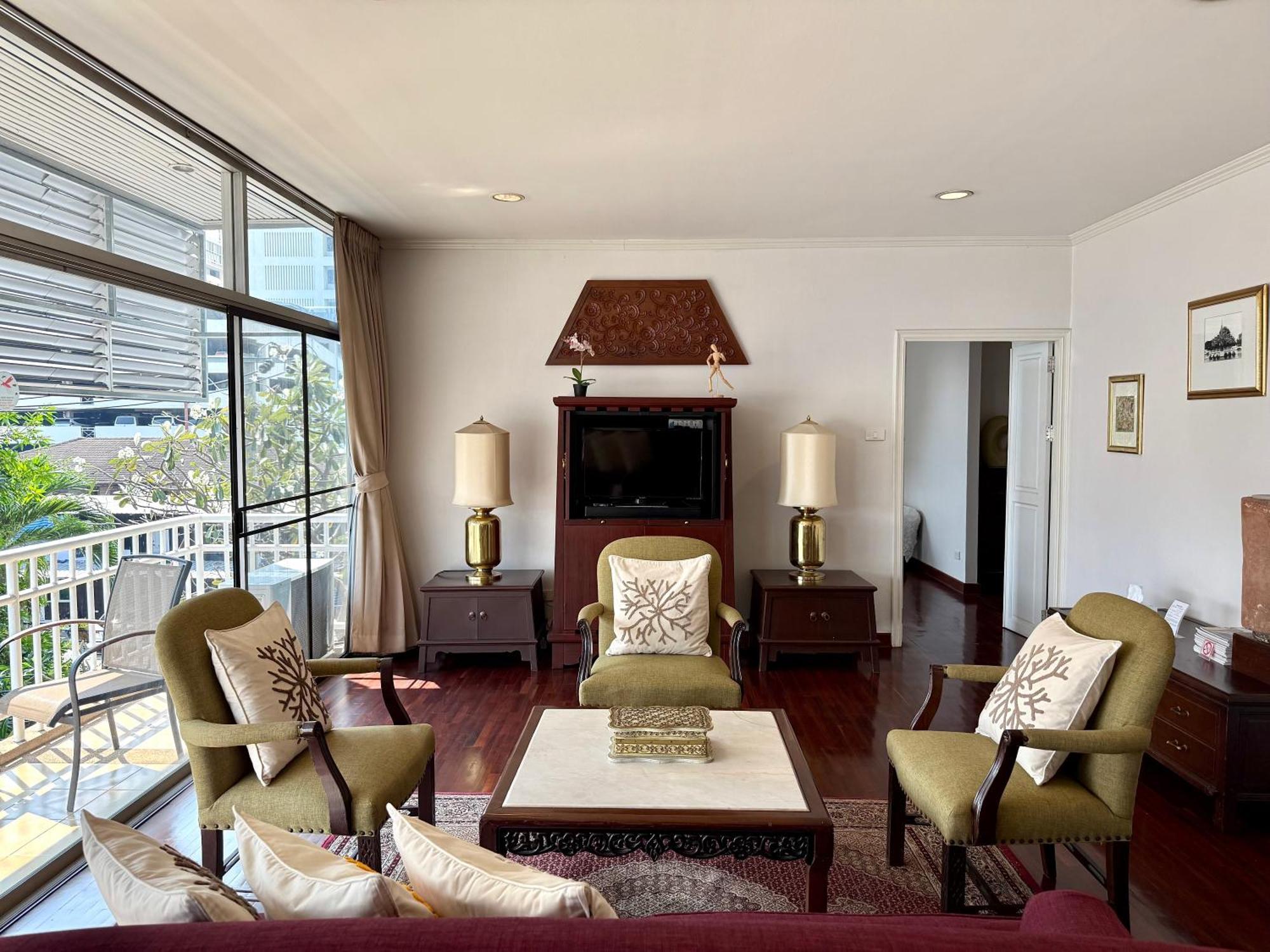 Samsen Suites Spacious 2Br Contemporary Thai Style Bangkok Exterior photo