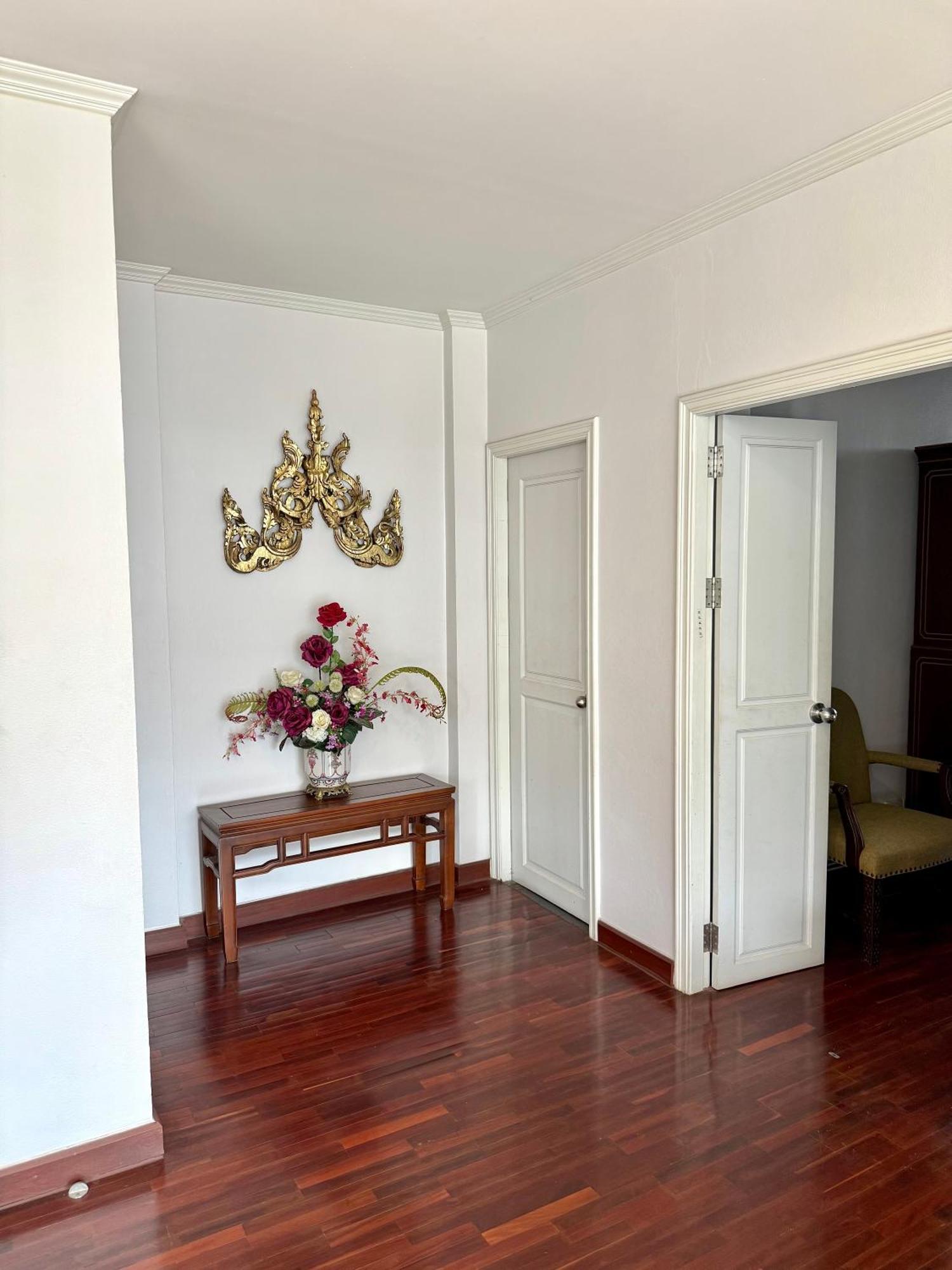 Samsen Suites Spacious 2Br Contemporary Thai Style Bangkok Exterior photo