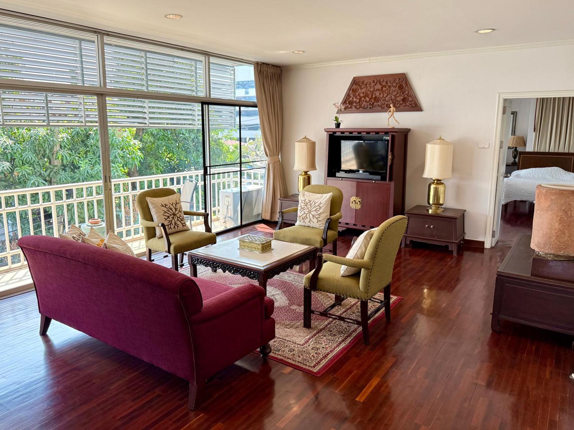 Samsen Suites Spacious 2Br Contemporary Thai Style Bangkok Exterior photo