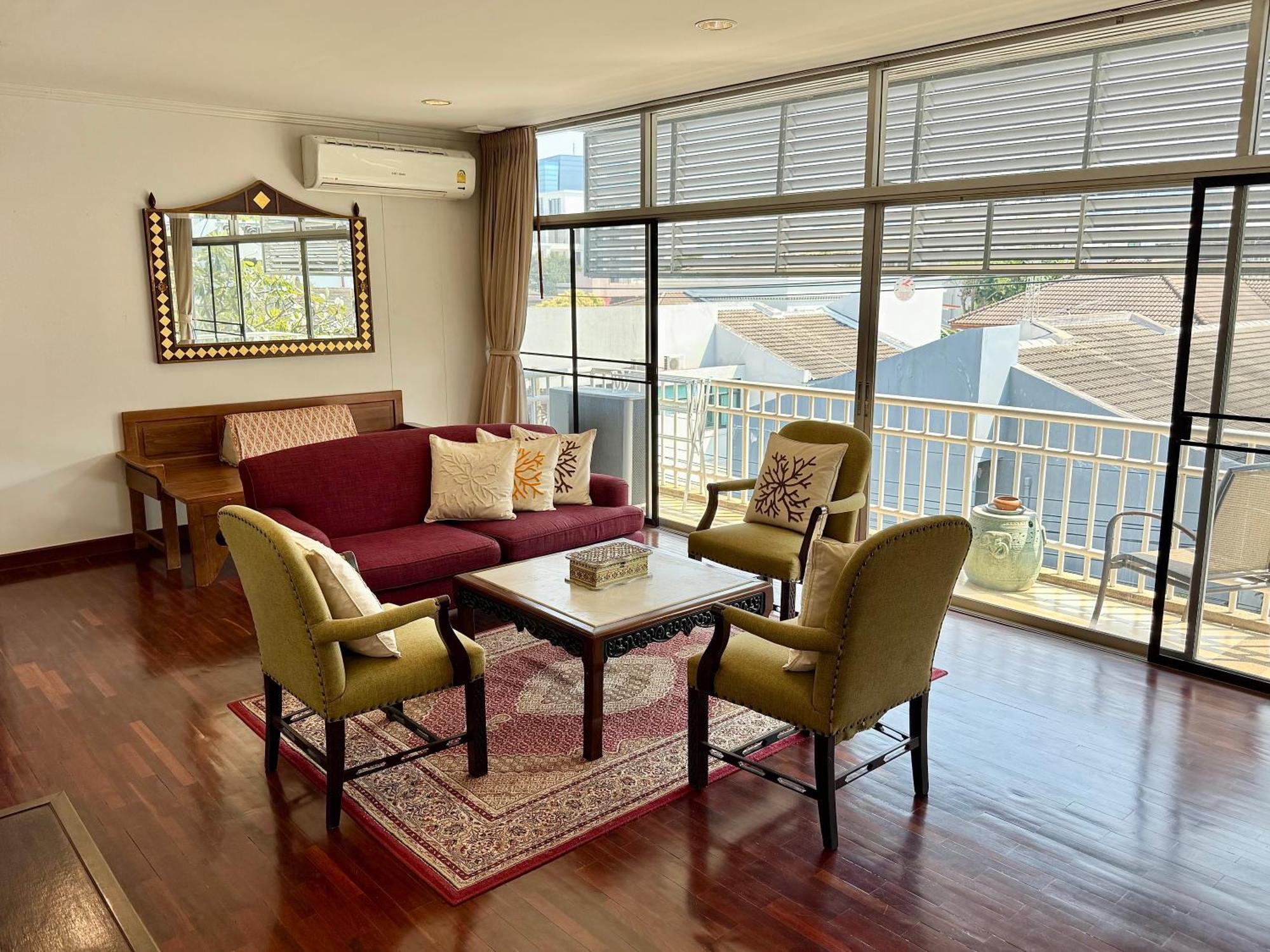 Samsen Suites Spacious 2Br Contemporary Thai Style Bangkok Exterior photo