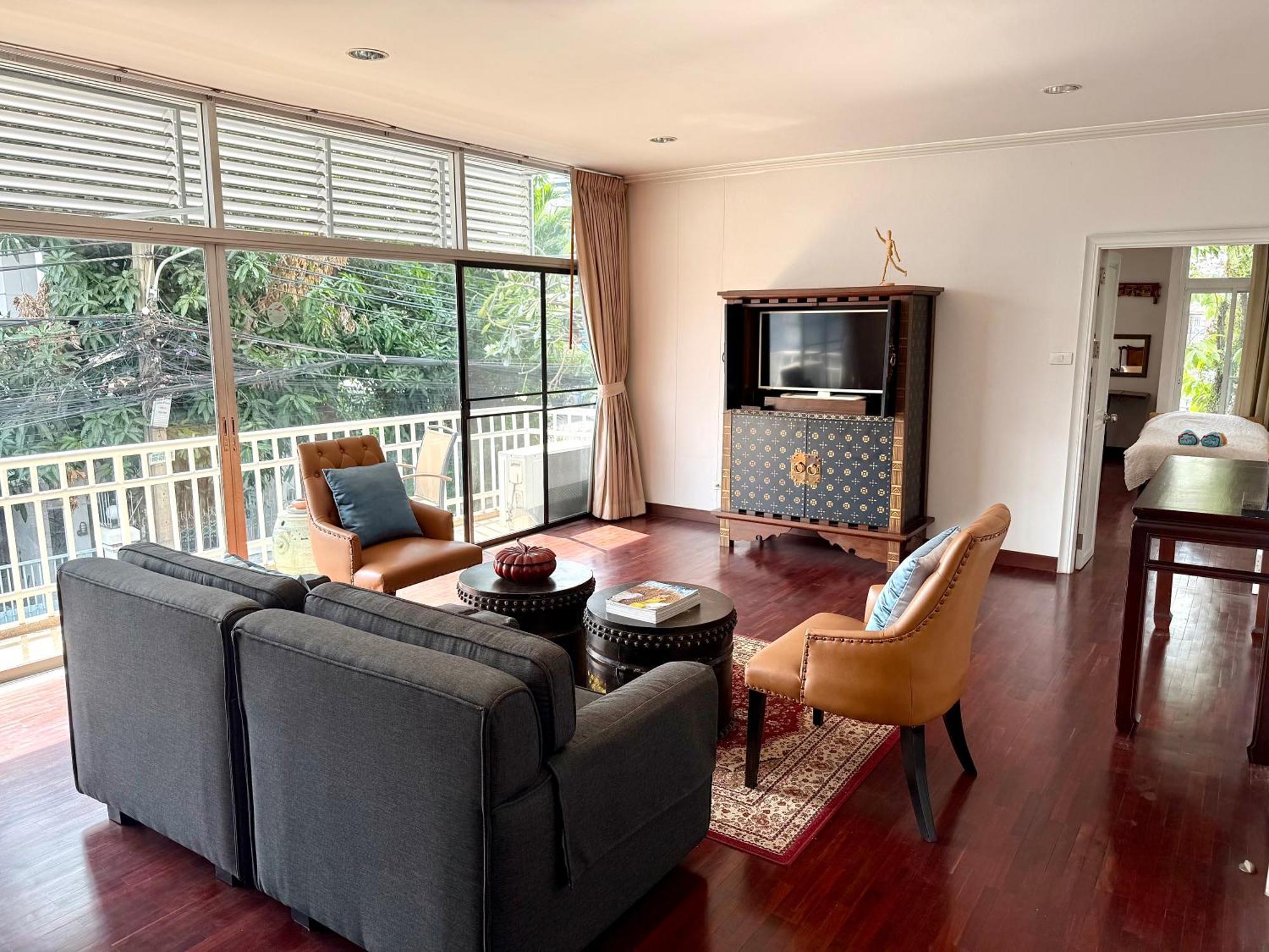 Samsen Suites Spacious 2Br Contemporary Thai Style Bangkok Exterior photo