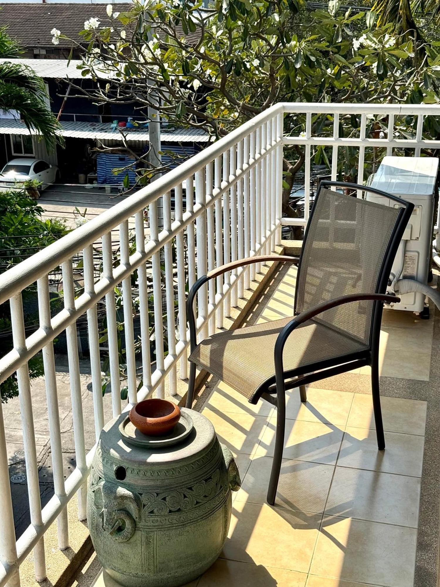 Samsen Suites Spacious 2Br Contemporary Thai Style Bangkok Exterior photo