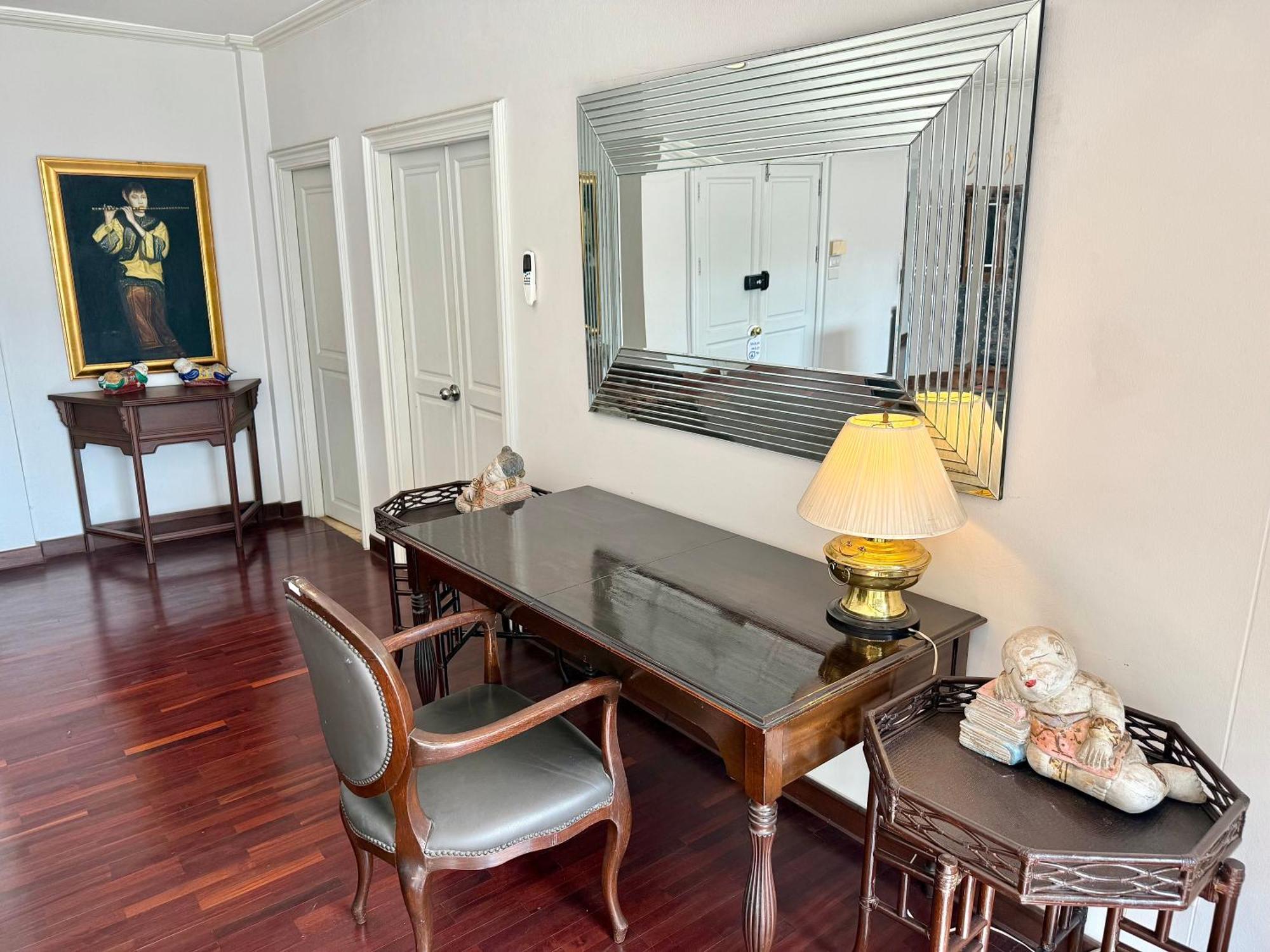 Samsen Suites Spacious 2Br Contemporary Thai Style Bangkok Exterior photo