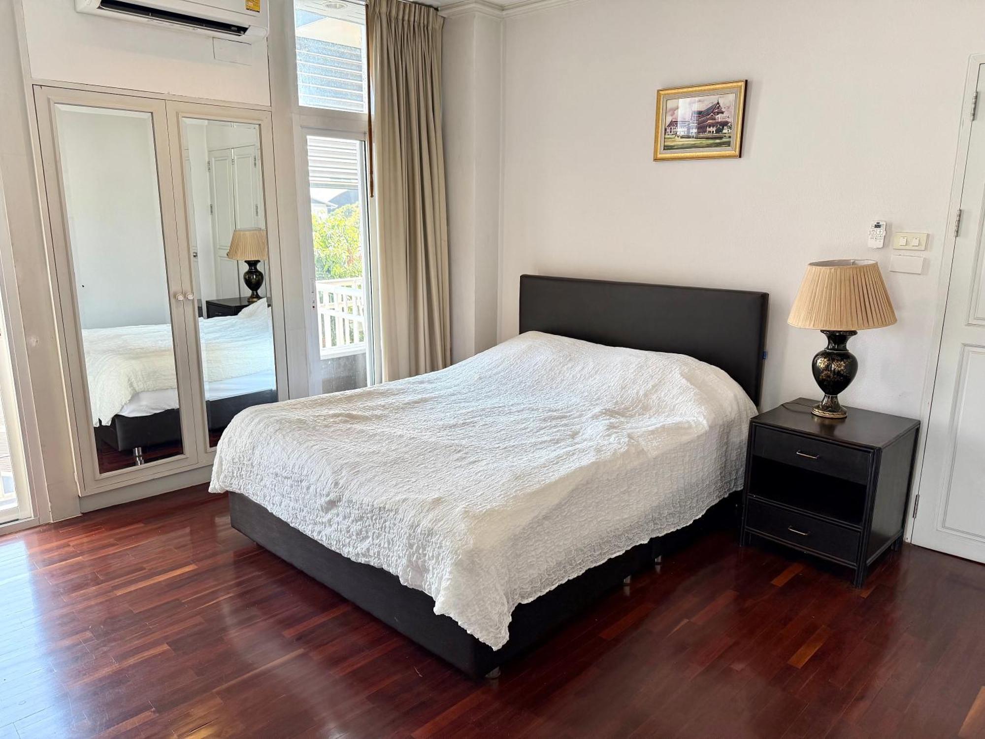 Samsen Suites Spacious 2Br Contemporary Thai Style Bangkok Exterior photo