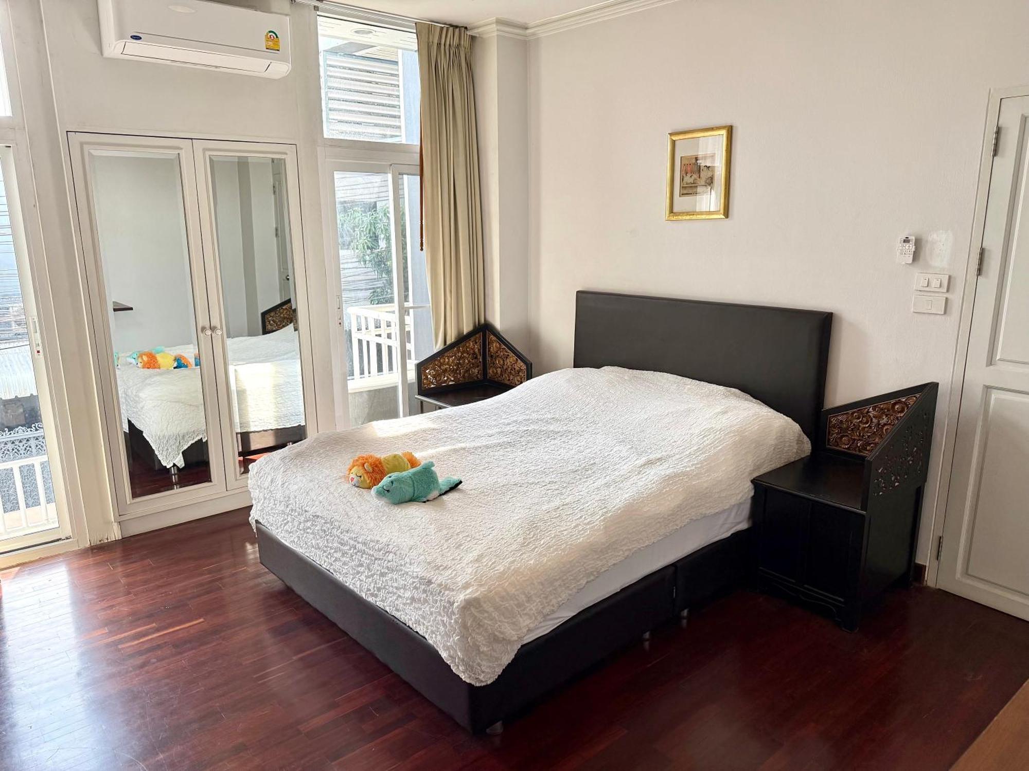 Samsen Suites Spacious 2Br Contemporary Thai Style Bangkok Exterior photo