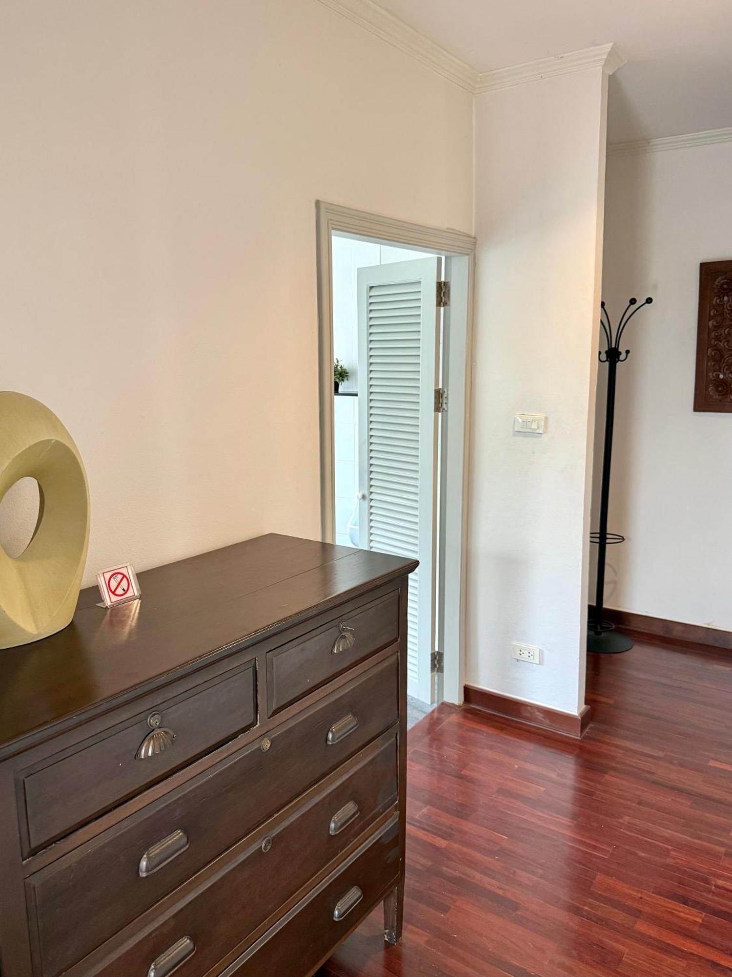 Samsen Suites Spacious 2Br Contemporary Thai Style Bangkok Exterior photo