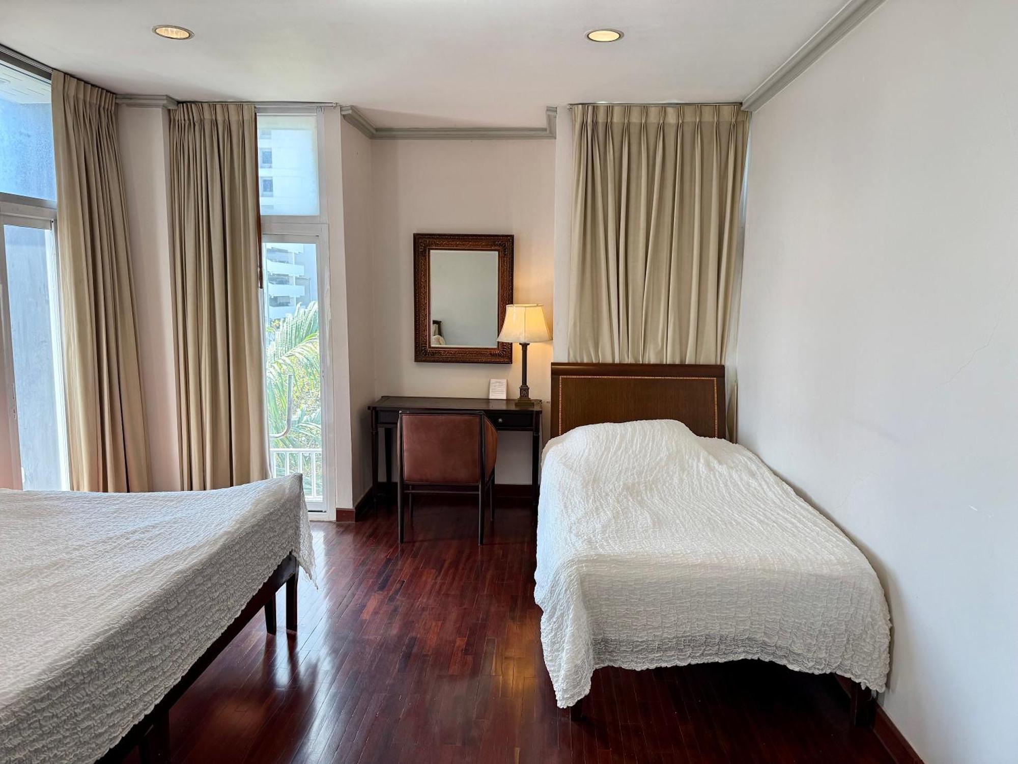 Samsen Suites Spacious 2Br Contemporary Thai Style Bangkok Exterior photo