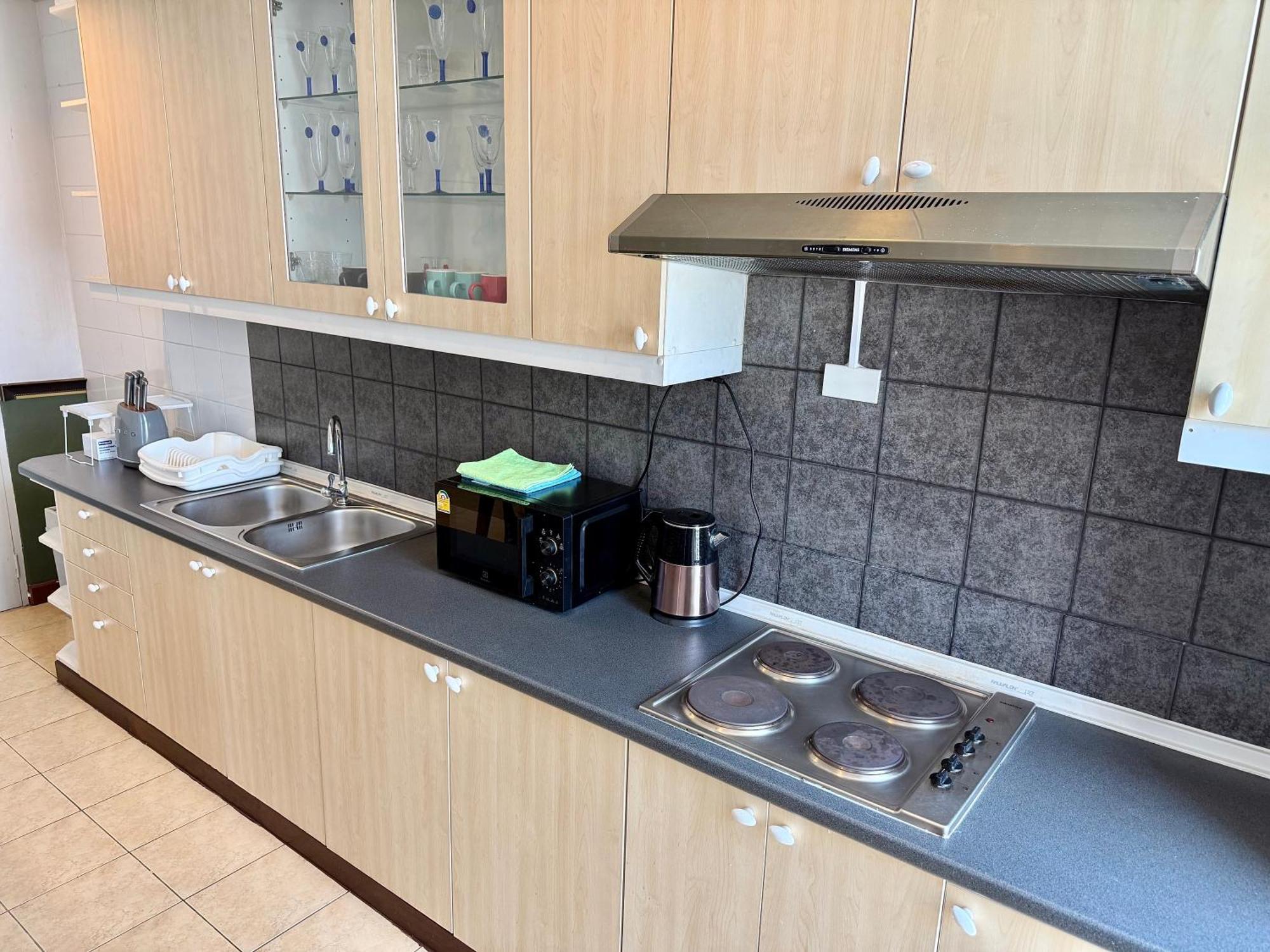 Samsen Suites Spacious 2Br Contemporary Thai Style Bangkok Exterior photo